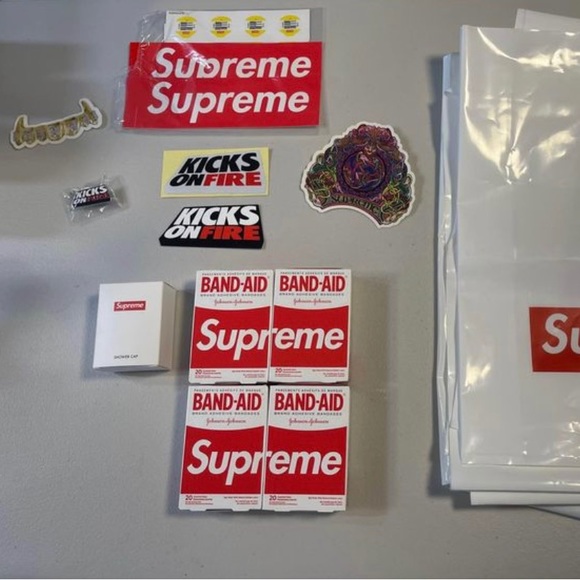 Supreme Set - Picture 1 of 3